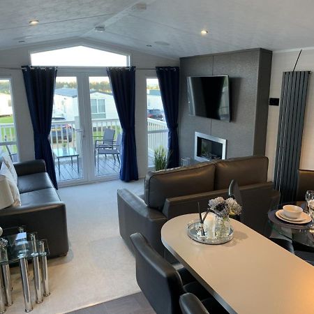 Lola Lodge - Luxury Hot Tub Retreat Newton on the Moor Екстер'єр фото