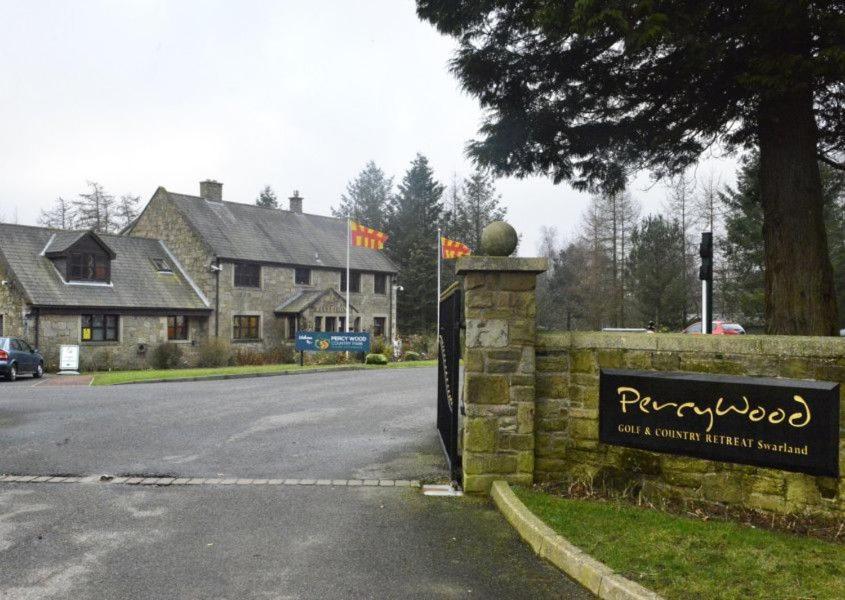 Lola Lodge - Luxury Hot Tub Retreat Newton on the Moor Екстер'єр фото