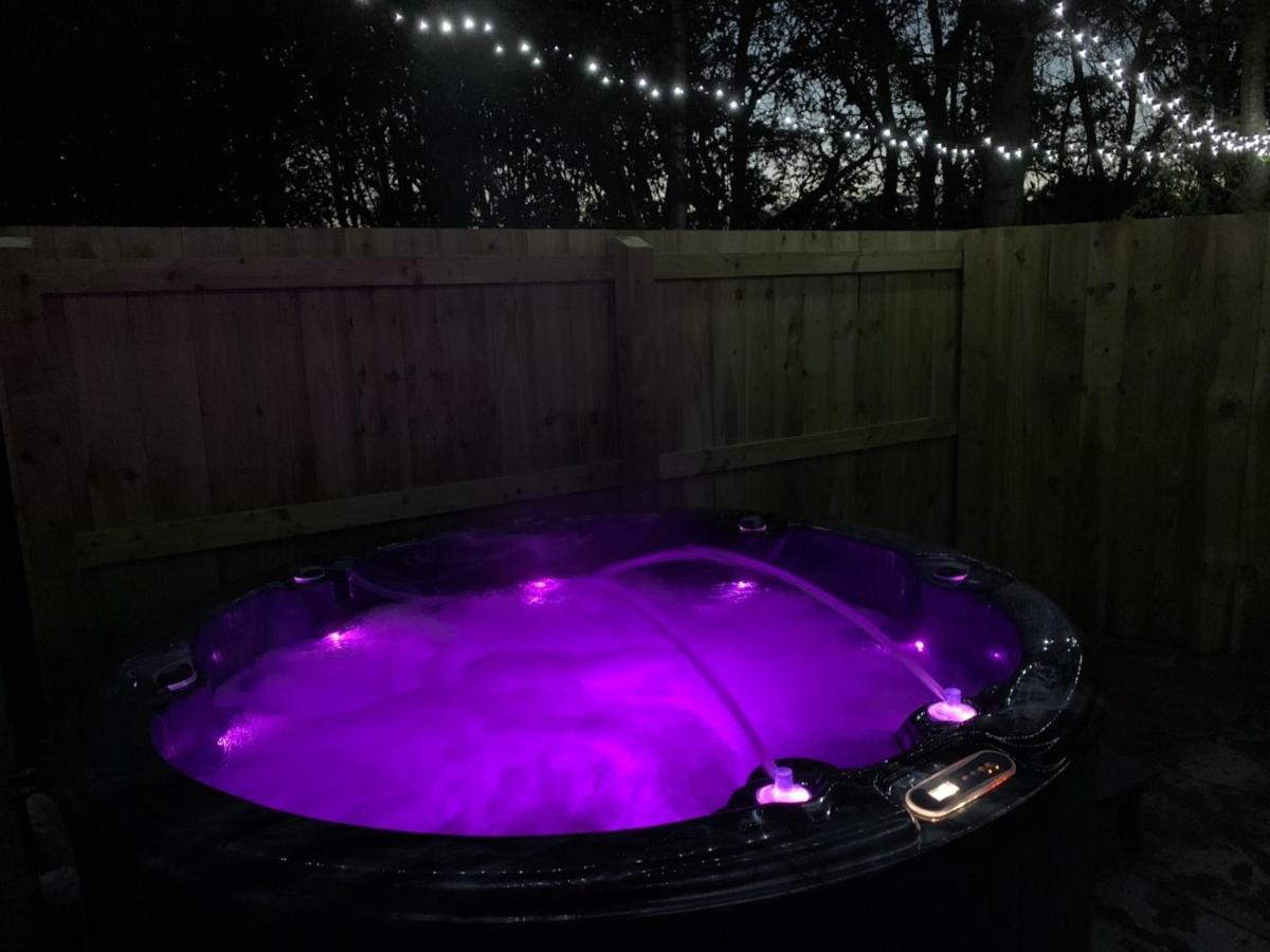Lola Lodge - Luxury Hot Tub Retreat Newton on the Moor Екстер'єр фото