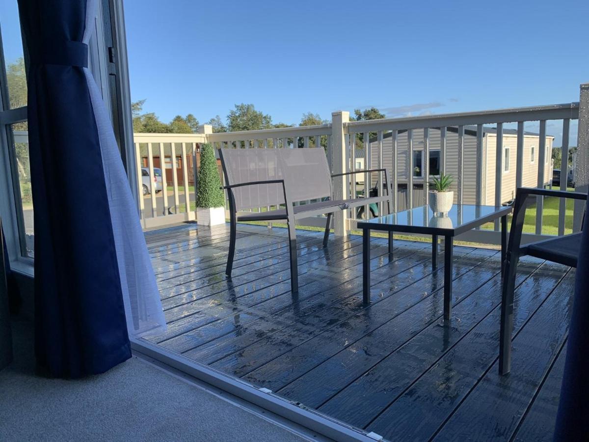 Lola Lodge - Luxury Hot Tub Retreat Newton on the Moor Екстер'єр фото