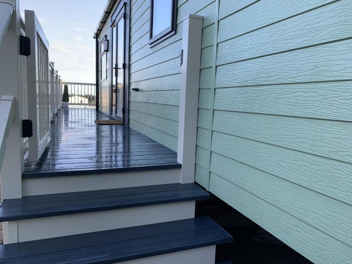 Lola Lodge - Luxury Hot Tub Retreat Newton on the Moor Екстер'єр фото