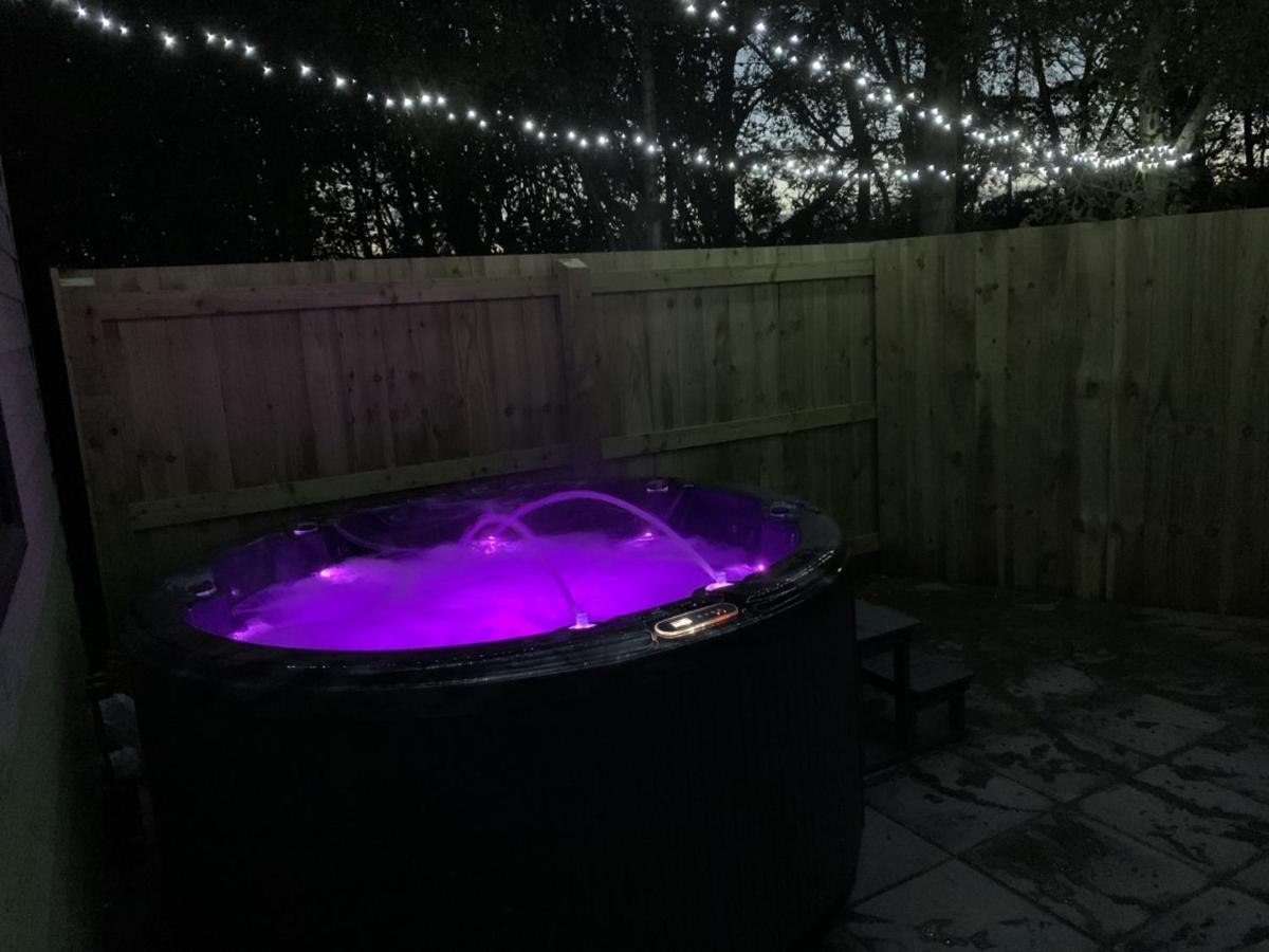 Lola Lodge - Luxury Hot Tub Retreat Newton on the Moor Екстер'єр фото