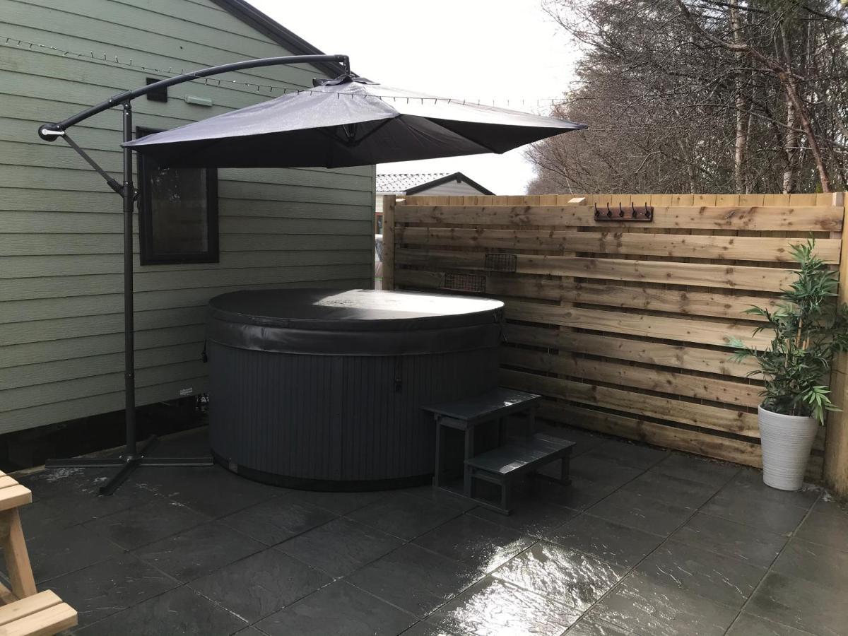 Lola Lodge - Luxury Hot Tub Retreat Newton on the Moor Екстер'єр фото